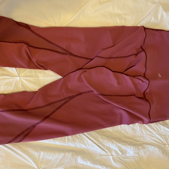 Lululemon dusty rose cropped leggings size 10 - Picture 3 of 3